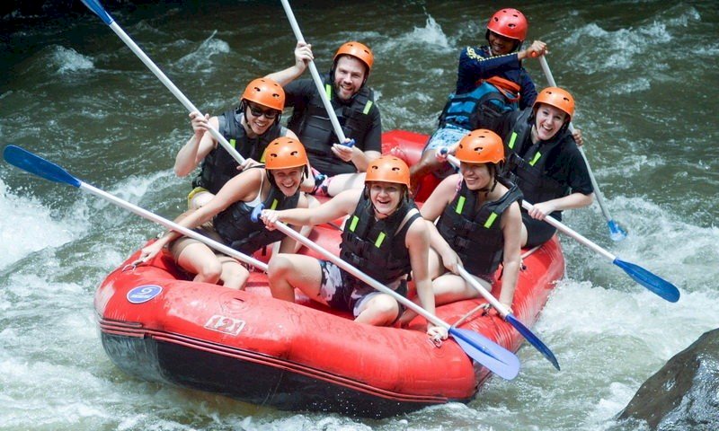 Rafting Magelang: Sensasi Arung Jeram yang Seru & Tak Terlupakan!
